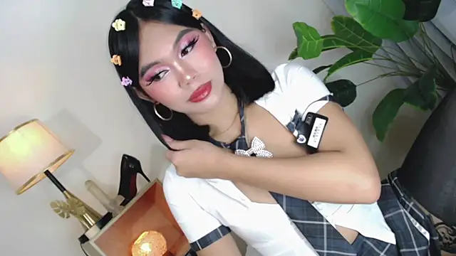 miyaa Moore online show from 11/18/25, 05:17