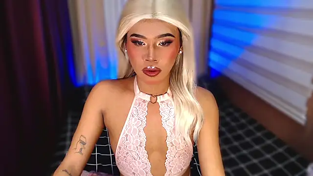 Snapshot of _tipsandchips chatting on 10/26/25, 08:04  tipsandchips online show from 10/26/25, 08:04