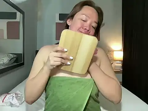 Hotseductivests online show from 04/26/26, 03:37