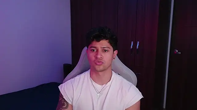 domsantiago  online show from 09/26/25, 12:25