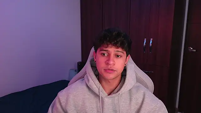 domsantiago  online show from 10/08/25, 02:31