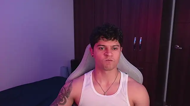 domsantiago  online show from 10/08/25, 11:13