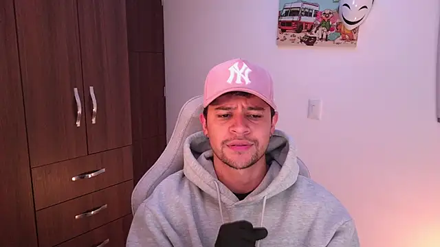 domsantiago  online show from 11/22/25, 02:21