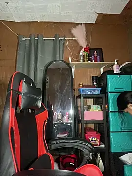 Snapshot of liannexfuckdoll chatting on 10/02/25, 01:51 liannexfuckdoll online show from 10/02/25, 01:51