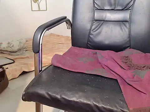 Snapshot of liannexfuckdoll chatting on 10/04/25, 01:25 liannexfuckdoll online show from 10/04/25, 01:25