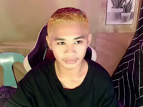 Snapshot of asianhardcock25 chatting on 09/15/25, 01:44 asianhardcock25 online show from 09/15/25, 01:44