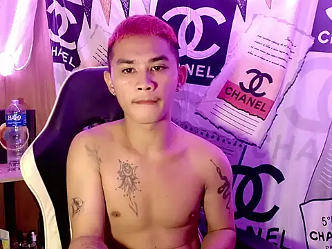 Snapshot of asianhardcock25 chatting on 10/06/25, 08:01 asianhardcock25 online show from 10/06/25, 08:01
