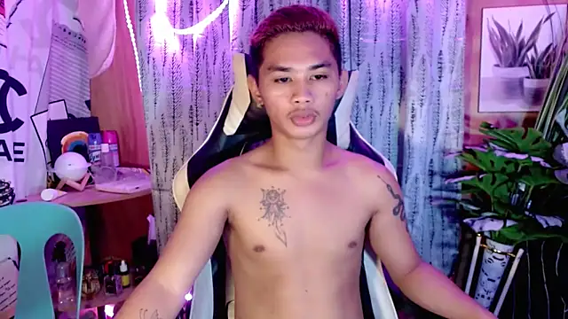 Snapshot of asianhardcock25 chatting on 10/19/25, 11:44 asianhardcock25 online show from 10/19/25, 11:44