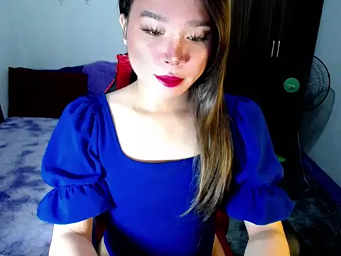 Urassiansweetcummer online show from 10/31/25, 12:33