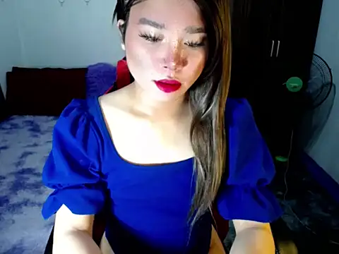 Urassiansweetcummer online show from 11/19/25, 01:38