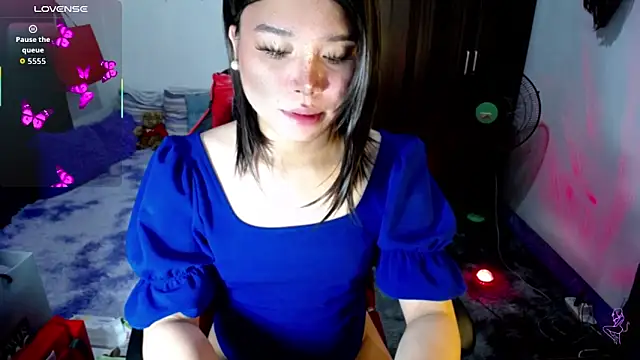 Urassiansweetcummer online show from 02/18/26, 08:10