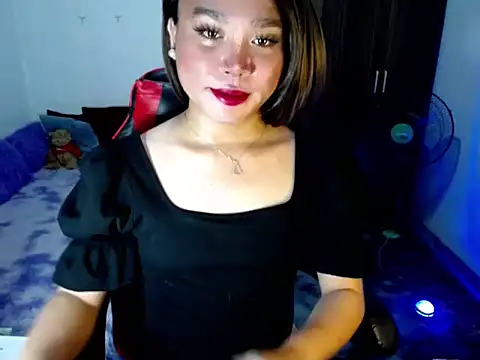 Urassiansweetcummer online show from 04/21/26, 02:51