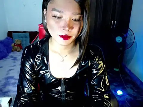 Snapshot of Urassiansweetcummer chatting on 05/05/26, 01:35 Urassiansweetcummer online show from 05/05/26, 01:35