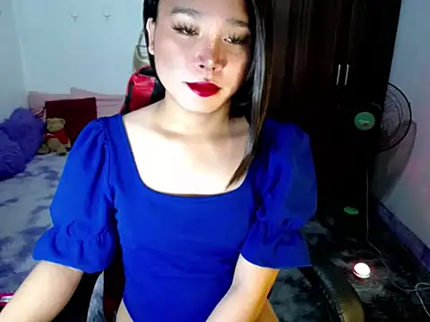 Snapshot of Urassiansweetcummer chatting on 06/19/26, 12:59 Urassiansweetcummer online show from 06/19/26, 12:59