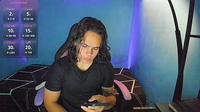 Snapshot of Maximiliano_scoott__ chatting on 10/15/25, 06:52 Maximiliano scoott online show from 10/15/25, 06:52