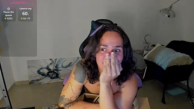 Snapshot of Maximiliano_scoott__ chatting on 11/14/25, 03:27 Maximiliano scoott online show from 11/14/25, 03:27