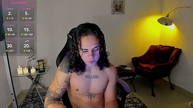 Snapshot of Maximiliano_scoott__ chatting on 11/18/25, 12:05 Maximiliano scoott online show from 11/18/25, 12:05