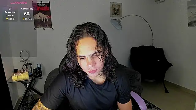 Snapshot of Maximiliano_scoott__ chatting on 11/25/25, 10:43 Maximiliano scoott online show from 11/25/25, 10:43