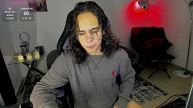 Snapshot of Maximiliano_scoott__ chatting on 11/28/25, 06:54 Maximiliano scoott online show from 11/28/25, 06:54