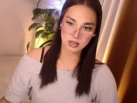 Snapshot of magnificent_kitana chatting on 07/25/26, 09:23 magnificent kitana online show from 07/25/26, 09:23
