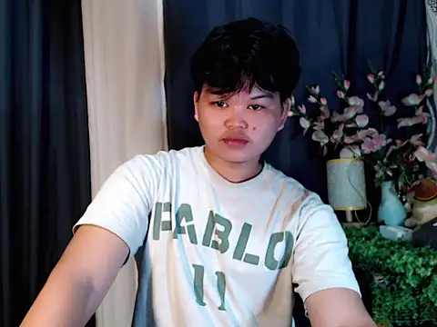 Reynelcock online show from 10/27/25, 03:43