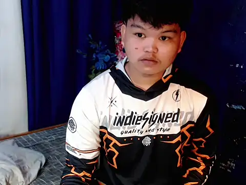 Reynelcock online show from 02/15/26, 06:59