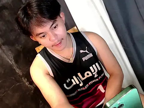 urguy toshi online show from 10/22/25, 02:34