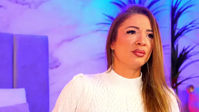 Izabellle02 online show from 12/22/25, 06:21