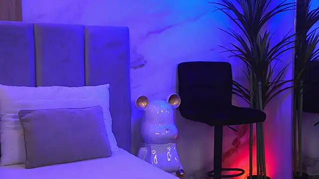 Izabellle02 online show from 04/13/26, 03:34