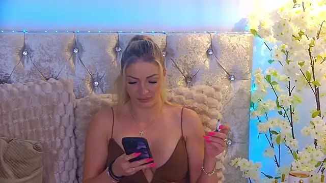 Izabellle02 online show from 06/08/26, 03:07