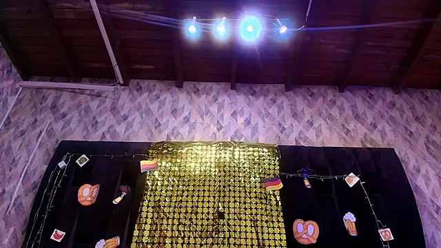 wensheng  online show from 09/17/25, 07:15