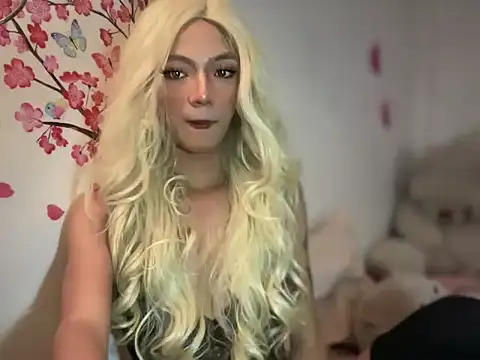 Snapshot of slimladyxoxo chatting on 11/18/25, 01:33 slimladyxoxo online show from 11/18/25, 01:33