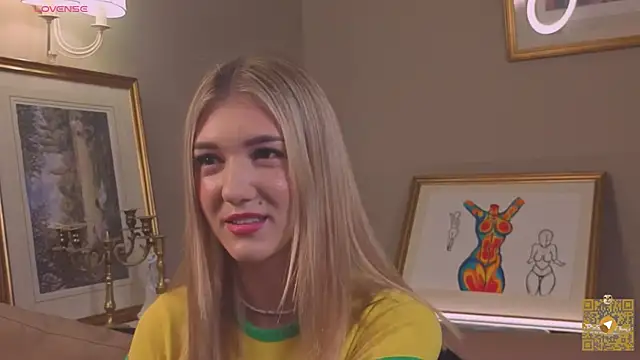 Snapshot of BeatrixGummer chatting on 10/05/25, 08:18 BeatrixGummer online show from 10/05/25, 08:18