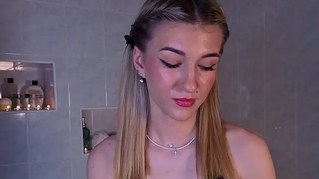 Snapshot of BeatrixGummer chatting on 10/27/25, 08:24 BeatrixGummer online show from 10/27/25, 08:24