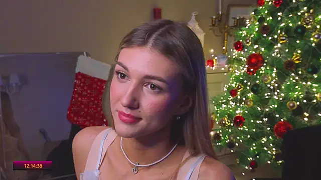 Snapshot of BeatrixGummer chatting on 12/15/25, 08:18 BeatrixGummer online show from 12/15/25, 08:18