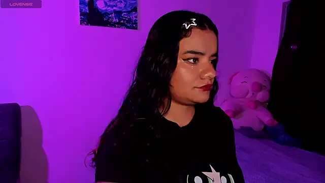 Shophie thoopson online show from 04/16/26, 07:31