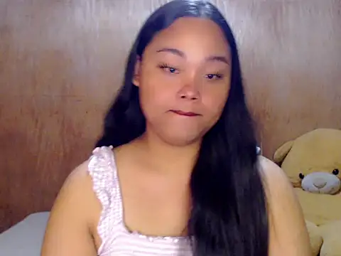 Snapshot of _Lylia chatting on 09/18/25, 09:17  Lylia online show from 09/18/25, 09:17