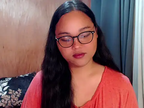 Snapshot of _Lylia chatting on 10/05/25, 12:20  Lylia online show from 10/05/25, 12:20