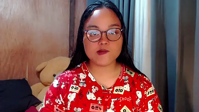 Snapshot of _Lylia chatting on 10/06/25, 09:45  Lylia online show from 10/06/25, 09:45