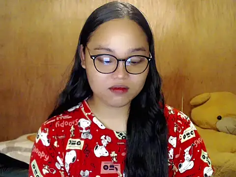 Snapshot of _Lylia chatting on 10/31/25, 09:27  Lylia online show from 10/31/25, 09:27