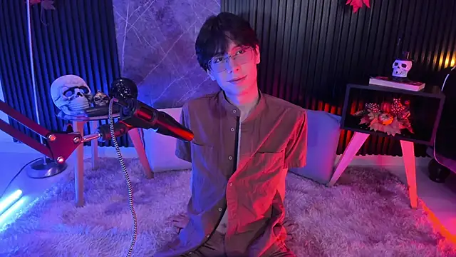 luixdust  online show from 10/21/25, 04:13