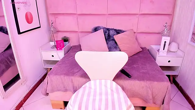 Janah Myers online show from 12/15/25, 02:32