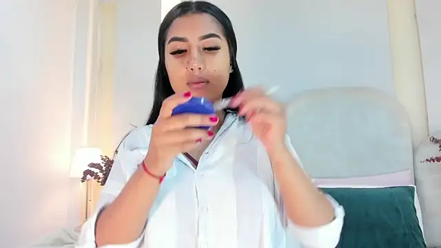 SalomeeBell online show from 11/10/25, 08:41