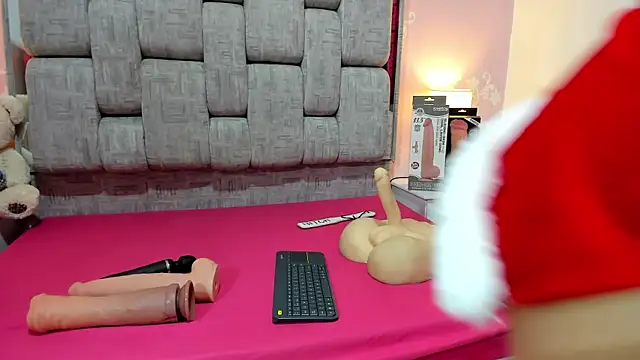 Snapshot of Wonderkloe_ chatting on 12/14/25, 07:29 Wonderkloe online show from 12/14/25, 07:29