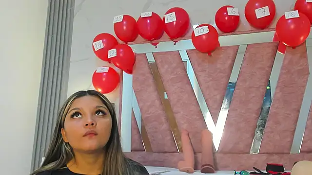 Wonderkloe  online show from 02/18/26, 07:54