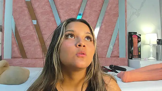 Wonderkloe  online show from 02/26/26, 01:59