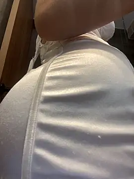 Nikii   online show from 09/12/25, 12:33