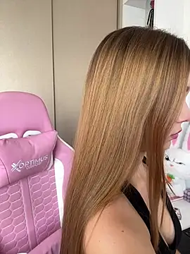 Nikii   online show from 04/22/26, 03:24