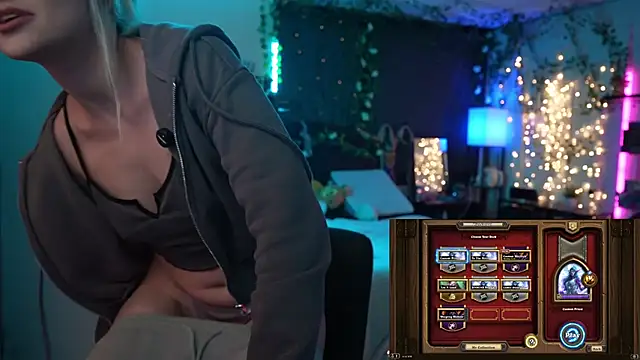 Snapshot of littlelune chatting on 10/29/25, 01:41 littlelune online show from 10/29/25, 01:41