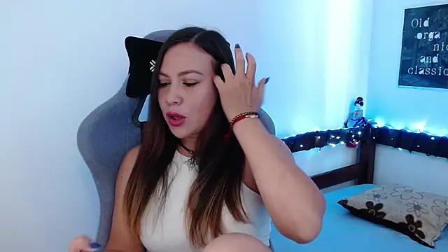 Luna-Gomez online show from 10/09/25, 05:11